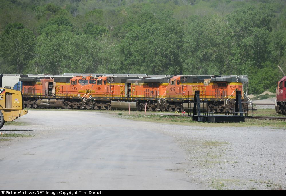 BNSF 4048, 4016, 4982